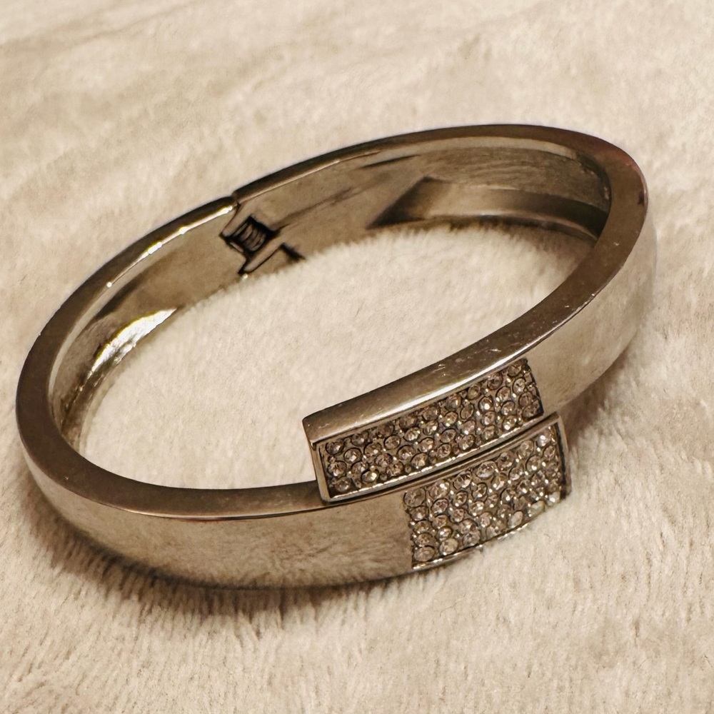 Lia Sophia “Debbie” Cut Crystal Silver Bracelet - Picture 5 of 6